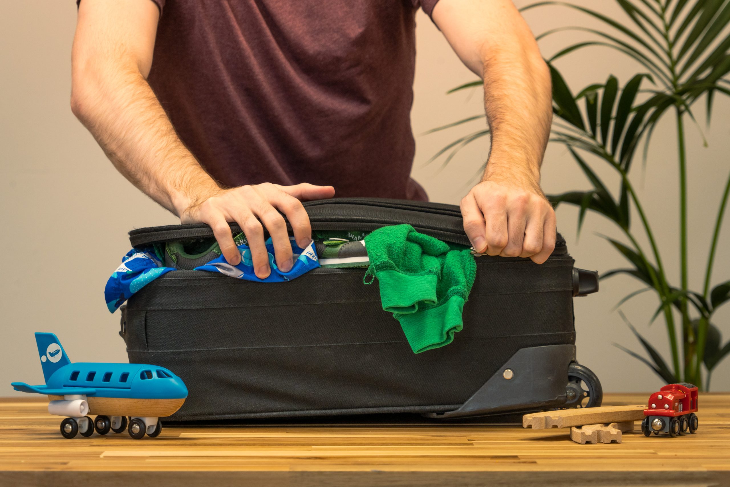 The 100 Must-Pack Items for Men When Traveling Alone(part2)